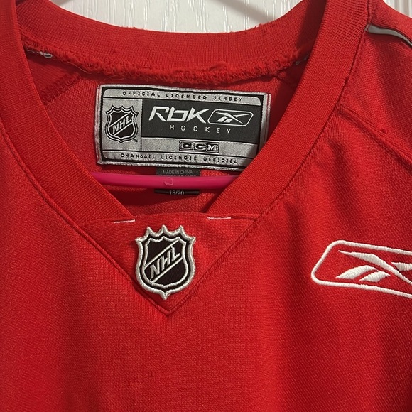 CALGARY FLAMES HOCKEY JERSEY - Picture 2 of 7